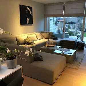 Appartement Cosy Comfort Modern Couple Privacy Walking Distance Center Kitchen Terrace Garden